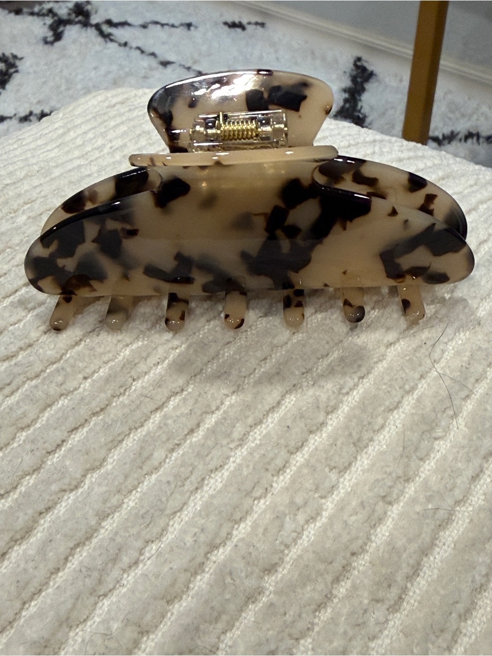 NWT PARKE Light Tortoise Claw Clip | Oversized Hair Clip | Tortoiseshell - Picture 5 of 16